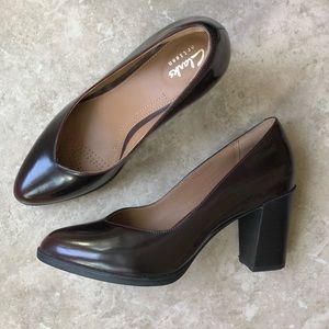 clarks block heel pumps